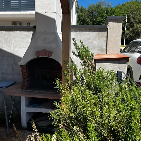 House Sanja Private Terrace Bbq In Peaceful Surroundings