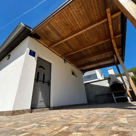House Sanja Private Terrace Bbq In Peaceful Surroundings
