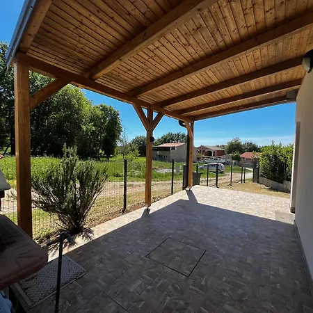 Semesterbostad House Sanja Private Terrace Bbq In Peaceful Surroundings Medulin